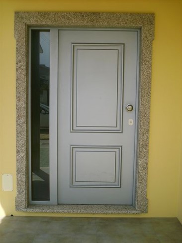 Lacado com molduras e vitral