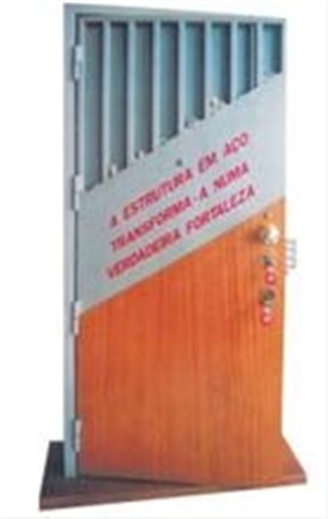 » Fabricamos portas blindadas marca Tecniportas® por medida, revestidas em vários tipos de madeira e fenólicos. » Colocações por pessoal especializado